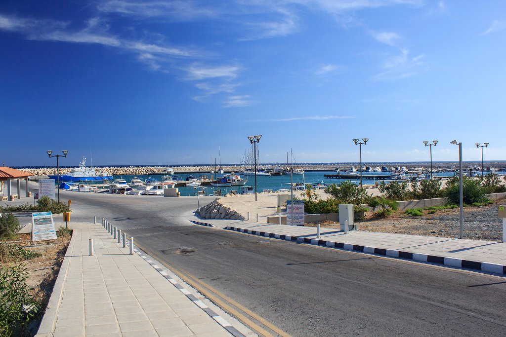 03-Zygi harbour.jpg